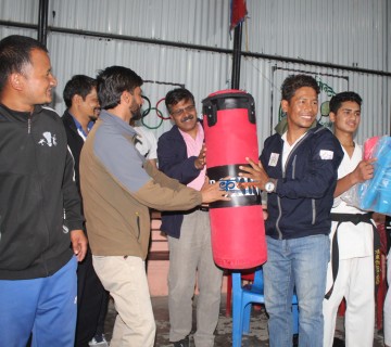 तेक्वान्दो र कराँतेका खेलकुद सामग्री प्रदान